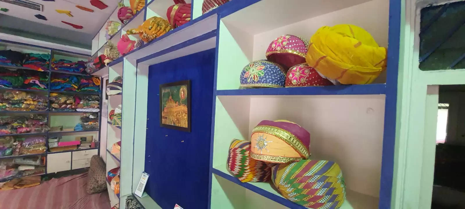 Grip of the garba Where to buy turbans in udaipur, traditional kathiyawadi turbans in udaipur for navratri