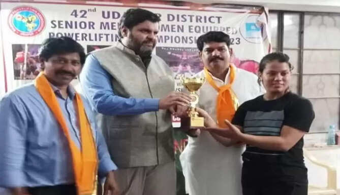 पॉवर लिफ्टिंग
