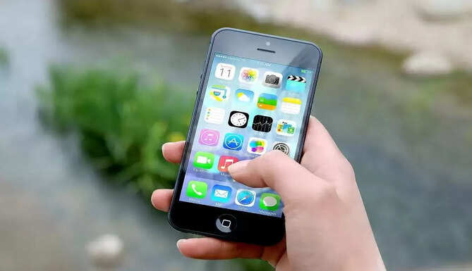Android 12 lets you personalize which settings you want to prioritize for fast and easy access.
