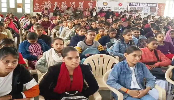 M g college