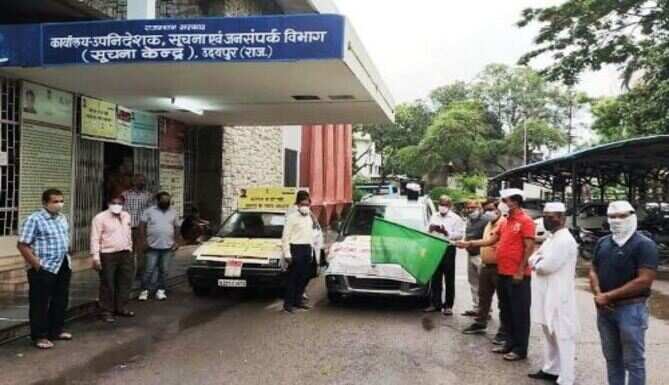 सूचना केन्द्र से दो कोरोना जागरूकता रथों को दिखाई हरी झण्डी