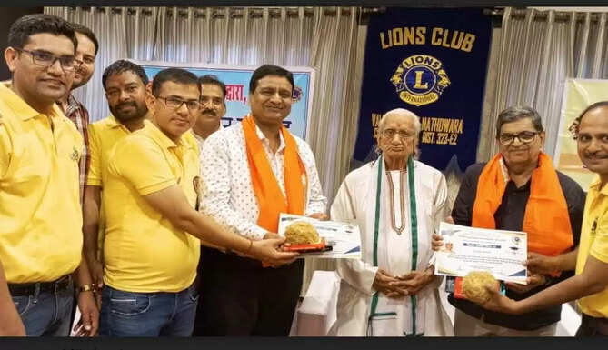 Dr J K Chhaparwal