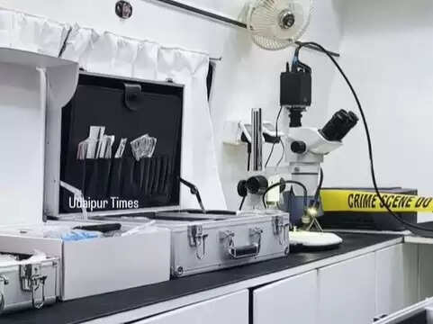 Udaipur IG Gaurav Srivastava and FSL Director Dr Ajay Sharma launch Rajasthan’s first mobile Forensic Science Laboratory van at Udaipur Range HQ