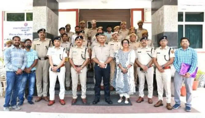 Udaipur Range Police officials conducting Cyber Shield and road safety awareness workshop at Police Line auditorium with participants and UNICEF representatives.