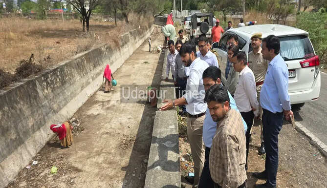 District Collector Gaurav Agrawal and Municipal Commissioner Abhishek Khanna inspecting Madar Canal and Roop Sagar Lake area in Udaipur ahead of the monsoon season.