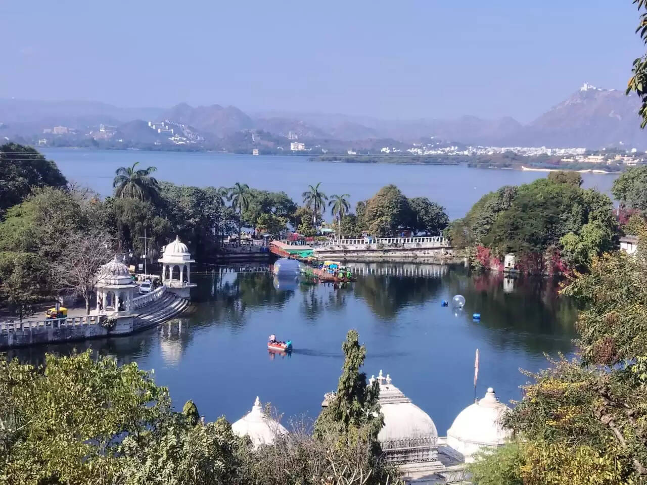 view of pichola from manikya lal verma park