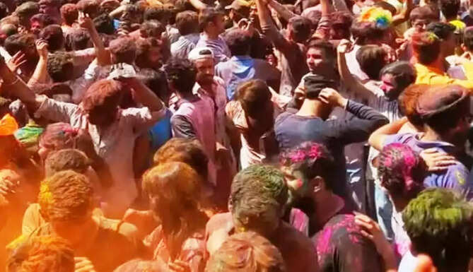 holi in udaipur