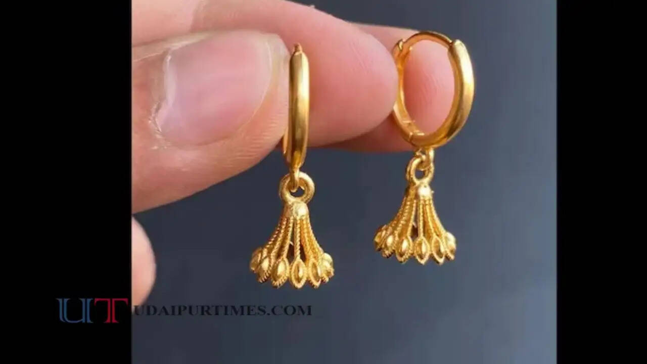 कम बजट में बनवाने हैं गोल्ड इयरिंग्स !