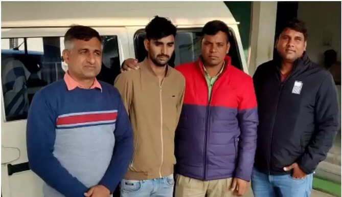  अजय राठौर 