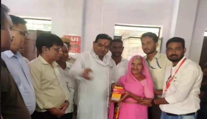 smartphone distribution CM Gehlot