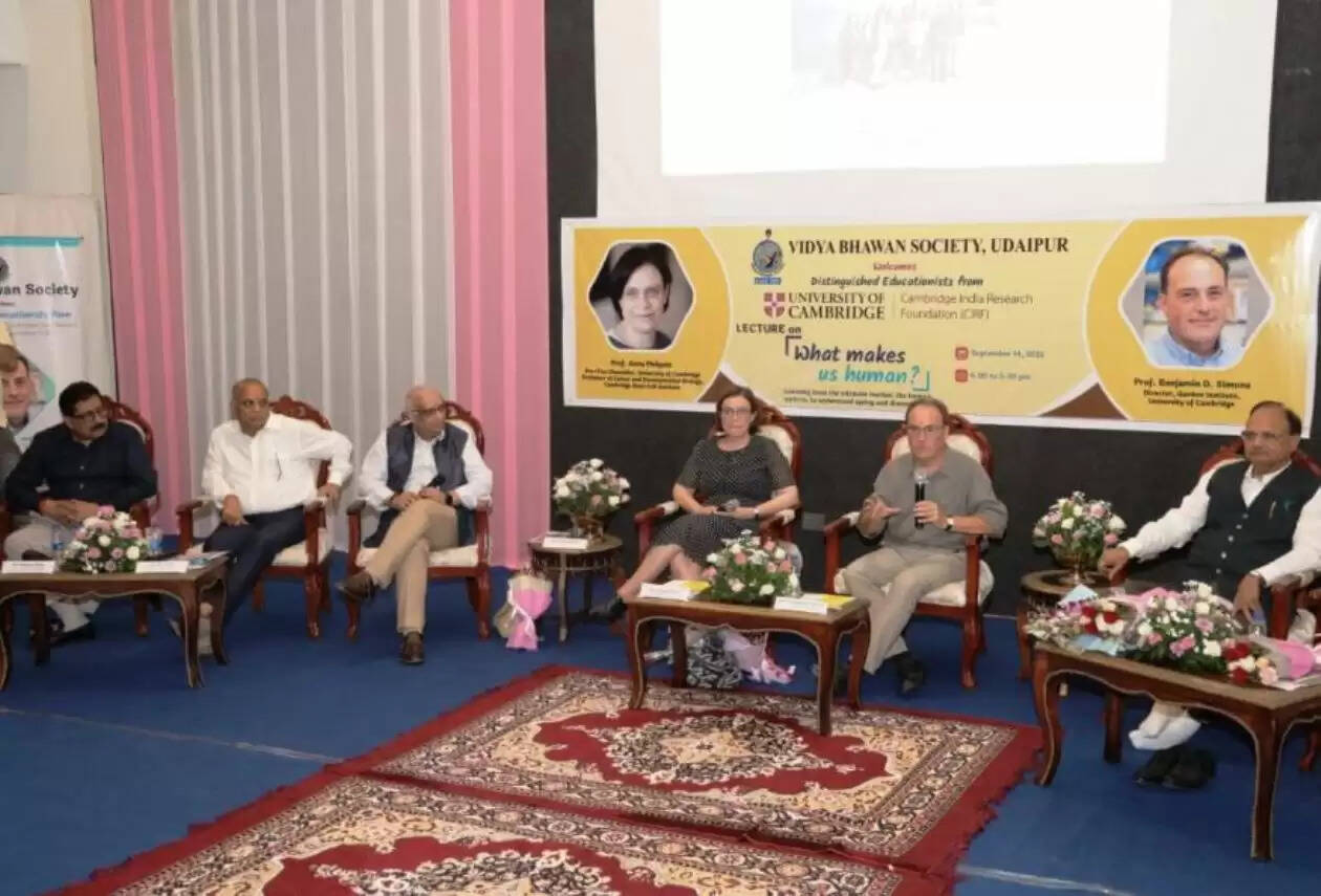 Cambridge Scientist in Vidhya Bhawan