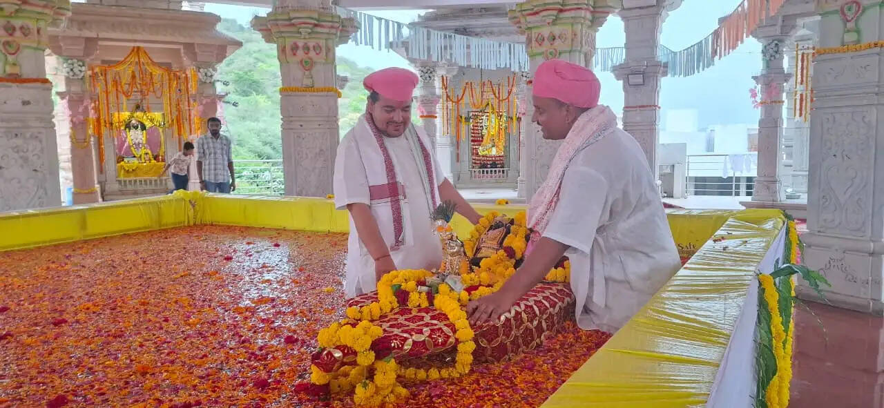 संस्कृति के रंगों से सजा प्रताप गौरव केंद्र —तीन दिवसीय श्रीकृष्ण जन्माष्टमी मेला महोत्सव में झांकियों ने मोह मन -लहरिया उत्सव में झलका उत्साह