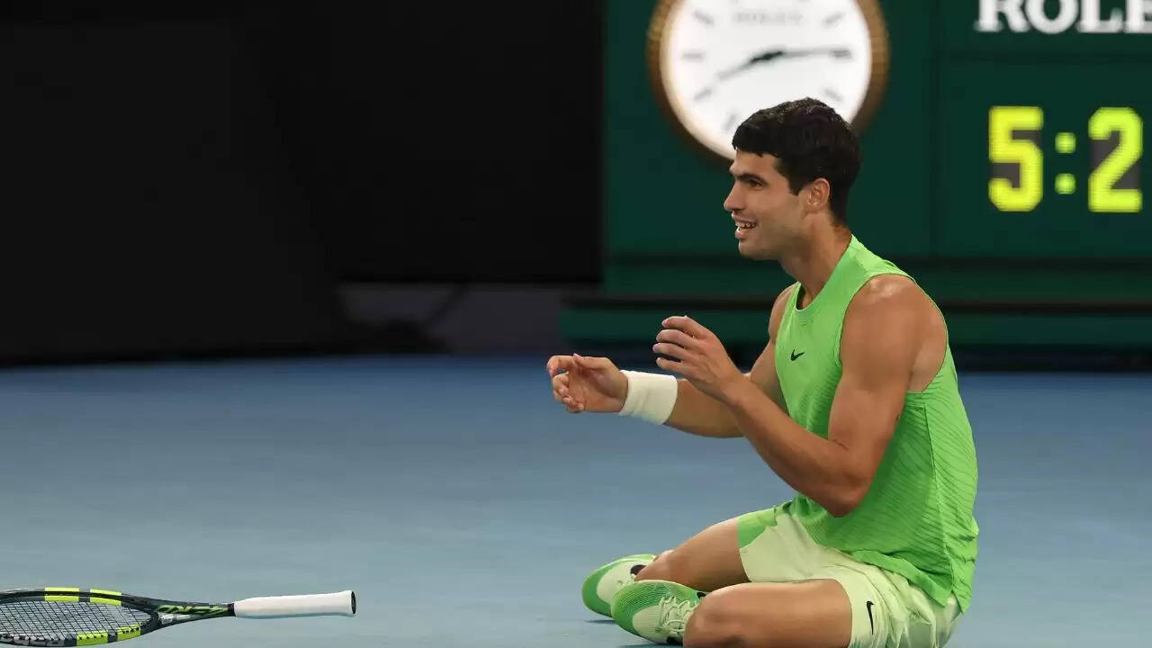 Carlos Alcaraz overcame cramps to defeat Alexander Zverev 