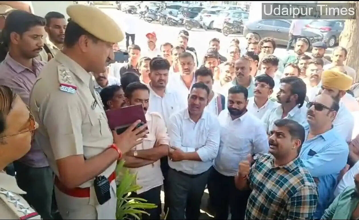 Alt Text: Protest outside Govardhan Vilas police station in Udaipur after death of 8-year-old student in school accident