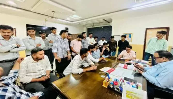 ABVP Protests at Mohanlal Sukhadia University | Memorandum Submitted"