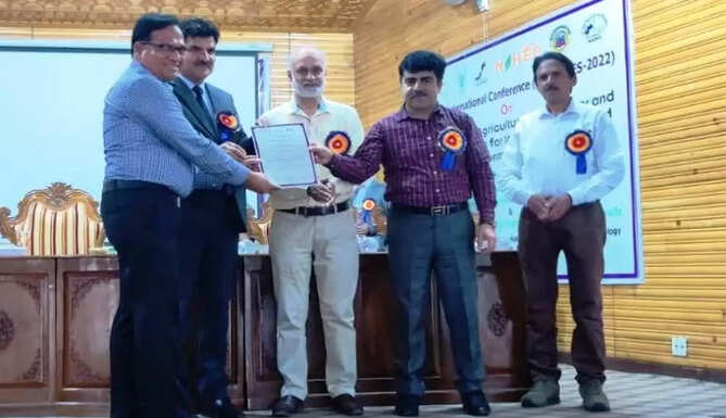 dr Rajeev Bairathi