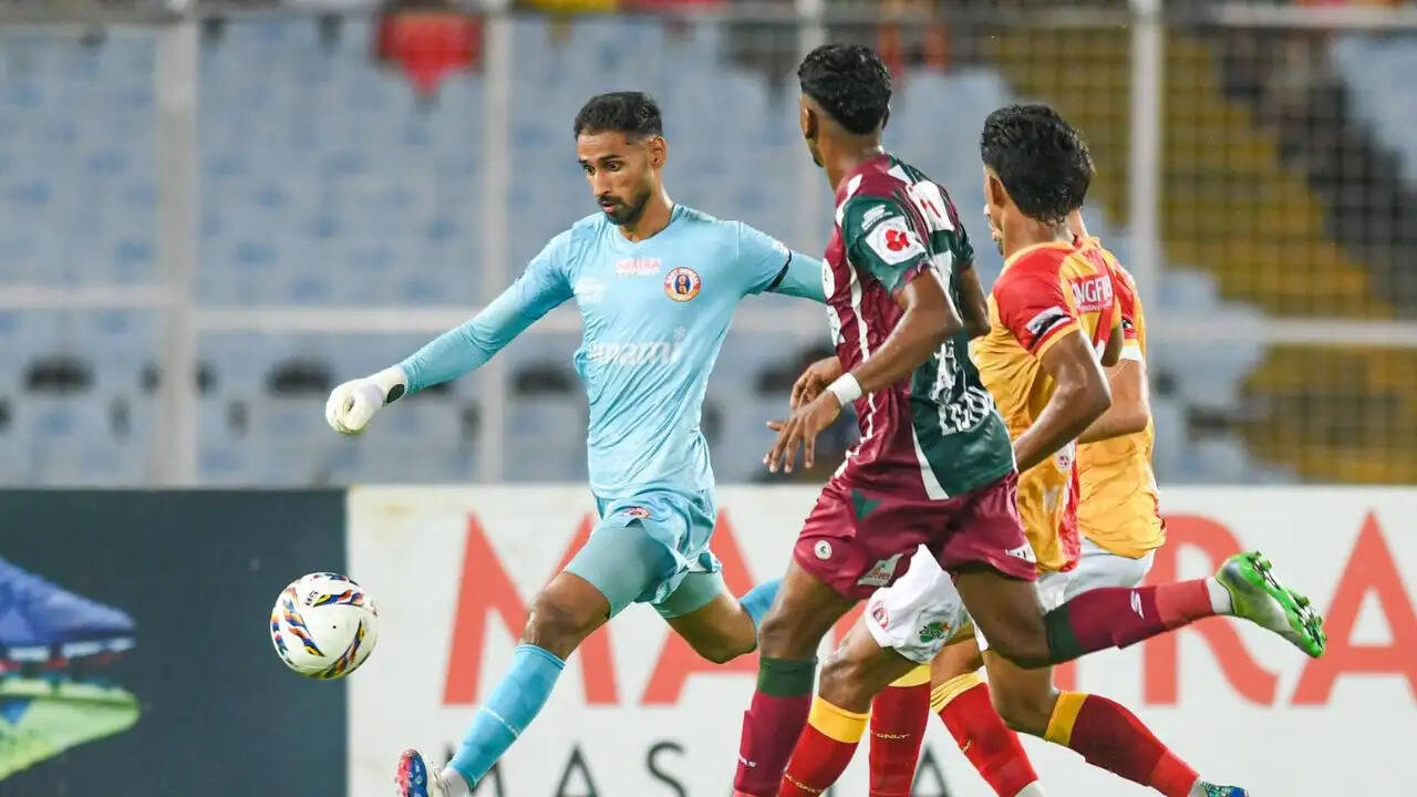 East Bengal and Mohun Bagan players competing during ISL 2026 Kolkata Derby at Salt Lake Stadium ending in 1-1 draw
