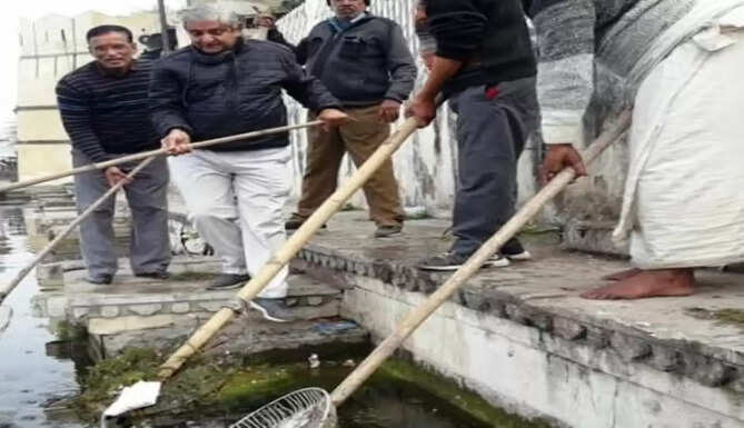 lake cleaning