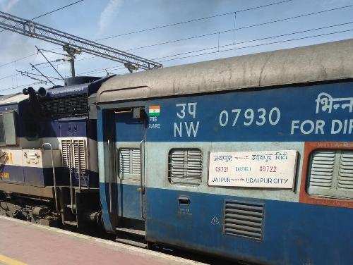 AC coach of Jaipur-Udaipur superfast train catches fire
