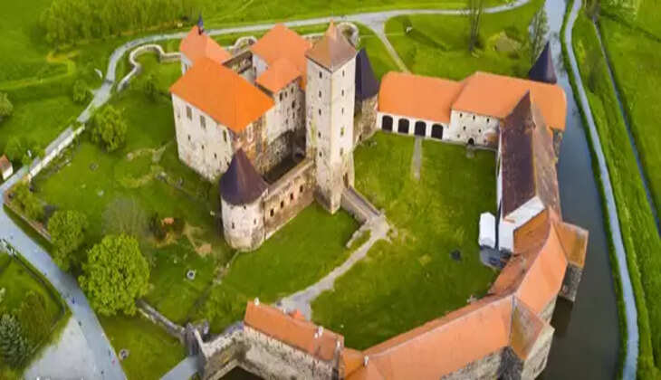 Cinderella movie - Three Wishes for Cinderella was filmed at Švihov Castle in the Czech Republic