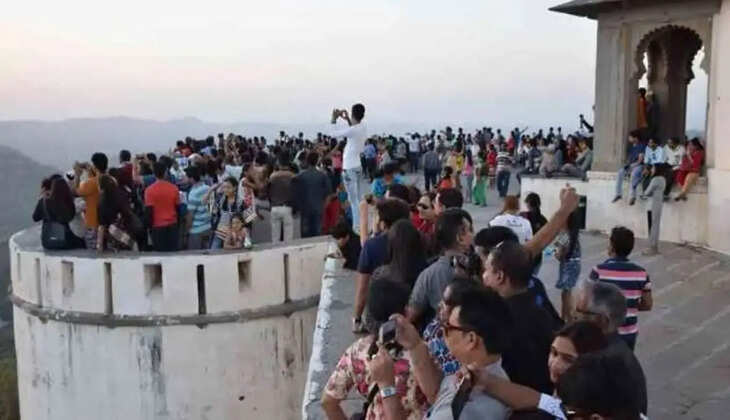 tourists in udaipur