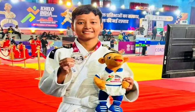 ganga-thapa-judo-silver-medal-mlsu-khelo-india-2025
