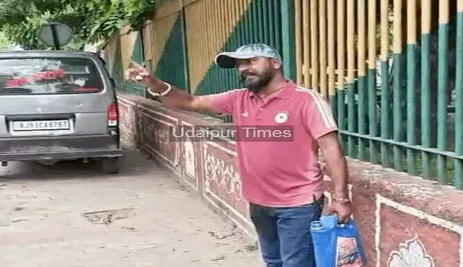 Bhilwara Man Protest Outside Collectorate 