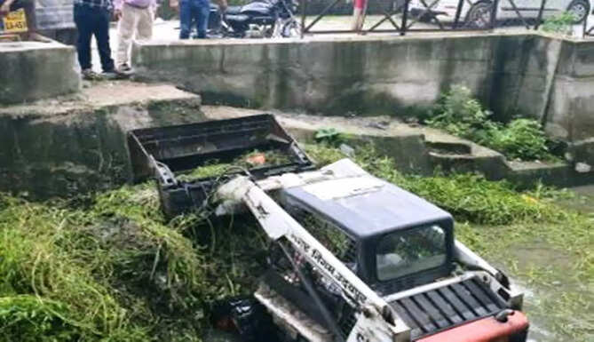 madar canal cleaning