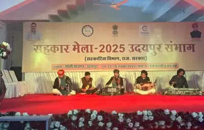 &ldquo;Visitors crowding stalls at Daypur Sahakar Mela 2025 in Udaipur with local and swadeshi products displayed.&rdquo;