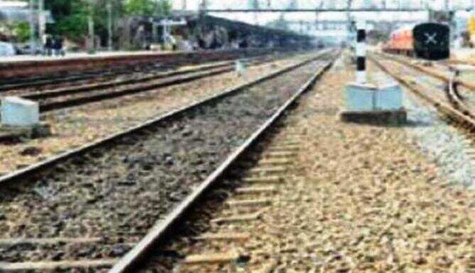दोहरीकरण कार्य के कारण रेल यातायात प्रभावित