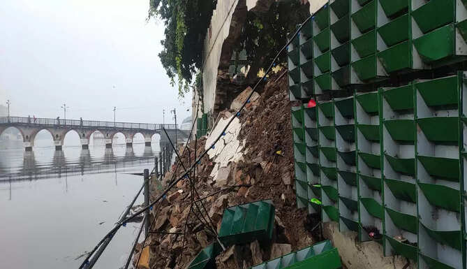 udaipur rain in november flights cancelled wall collapse sanskrit college pichhola madar lake overflows udaisagar lake overflows