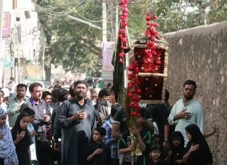 Muharram dawoodi bohra youth udaipur alam procession remembrance imam hussain martyrdom