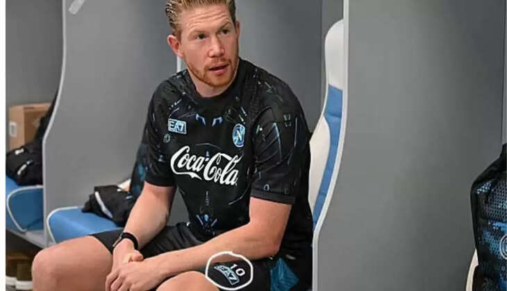 fter playing for Manchester City for 10 years, Kevin De Bruyne has now started a new journey. At the age of 34, the Belgian midfielder has joined Italian football club Napoli. His new jersey number at Napoli will be 11, but recently he was seen training in a very famous jersey—Diego Maradona’s number 10!