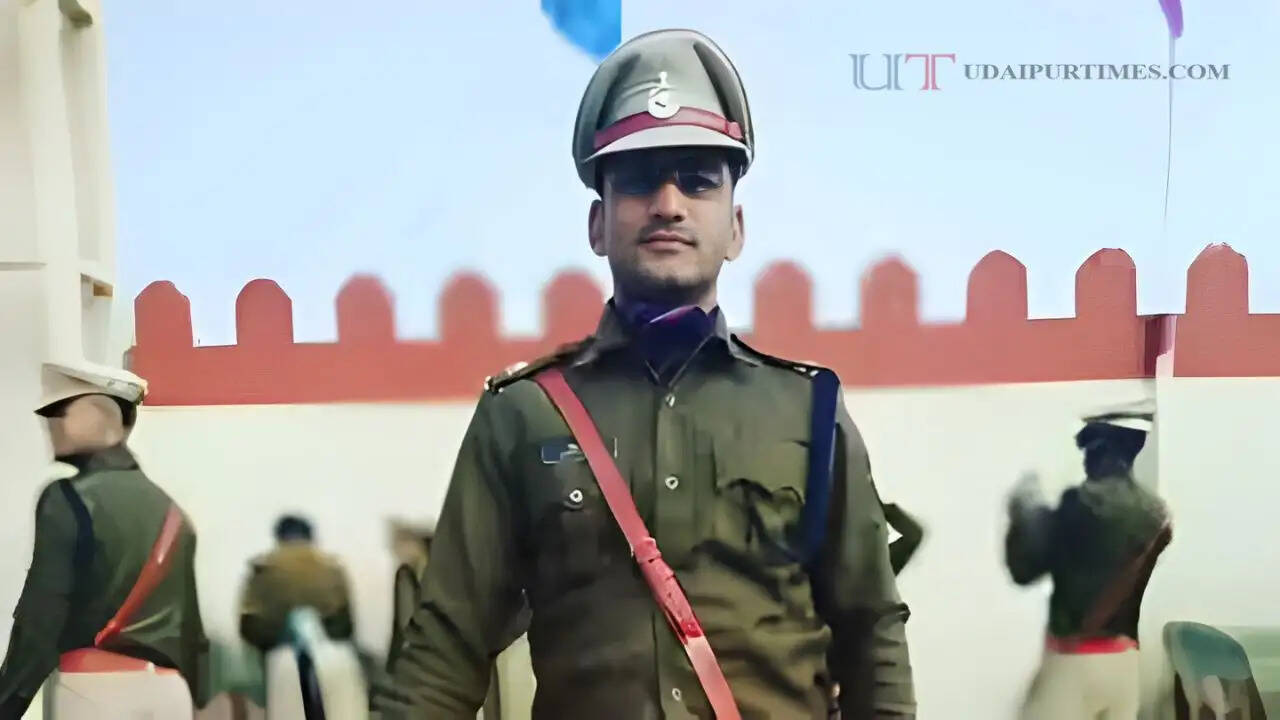 खेतों में काम करते हुए बना DSP
