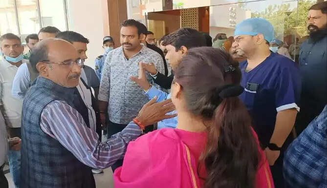 paras j k hospital