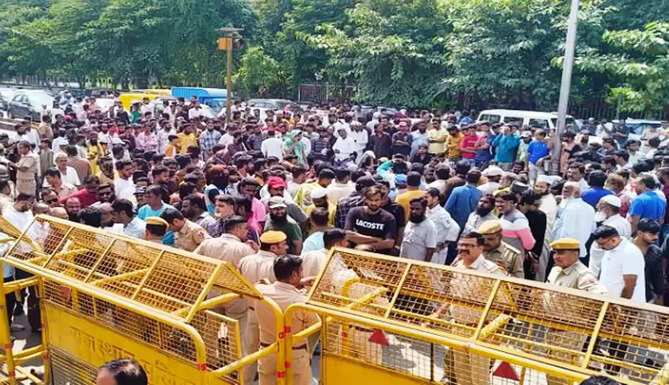 Udaipur Flag Removal Dispute