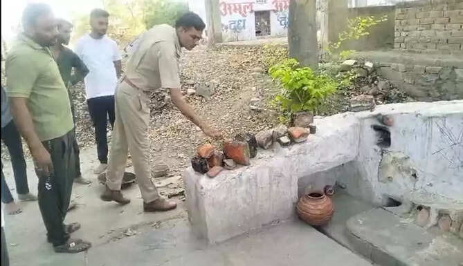 Idols vandelised Eklingpura Savina 