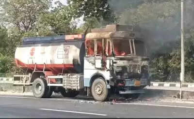 Truck tanker catches fire on Udaipur&ndash;Chittorgarh Highway, fire brigade controlling flames