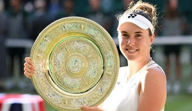 Linda Noskova Celebrates Her Maiden Wimbledon Championship
