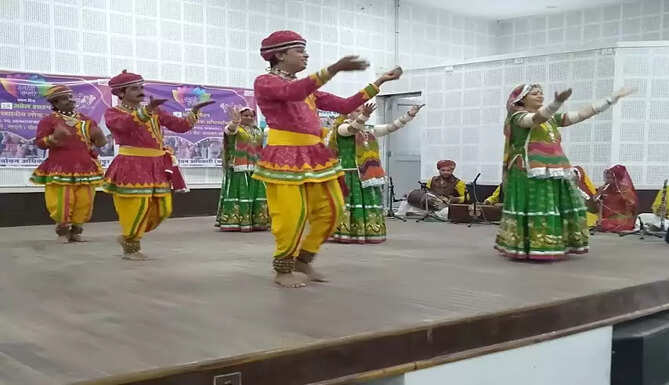 DANCE