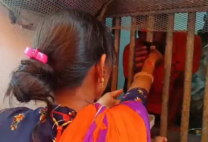rakhi in jail