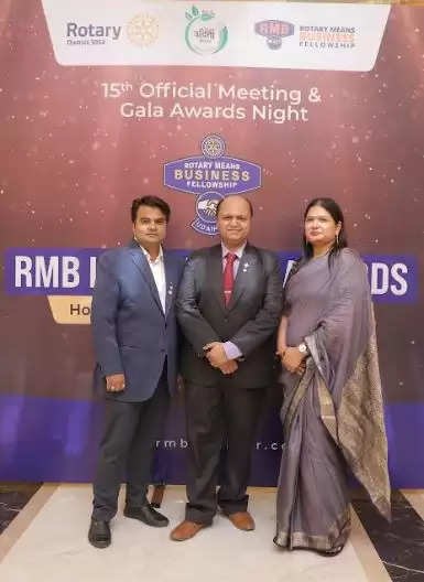 15th Official Meeting & Awards Night of RMB Udaipur took place in the AAINA Banquet at Hotel Raghu Mahal, Udaipur, showcasing the remarkable achievements and contributions of the RMB Udaipur chapter. The event, held on the 11th of June 2023, witnessed the announcement of the new leadership team and the presentation of the prestigious RMB Leadership Awards.