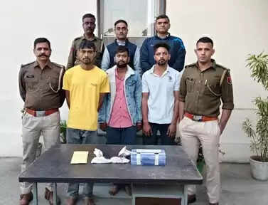 Alt Text: Savina Police team arrests three accused with illegal pistol and knives in Udaipur underpass operation.