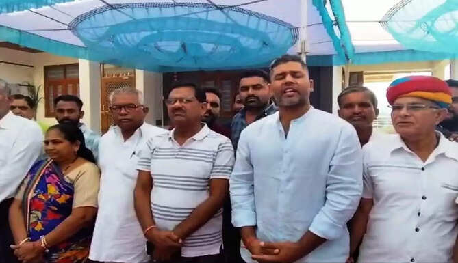 raghuveer meena with ashok chandana
