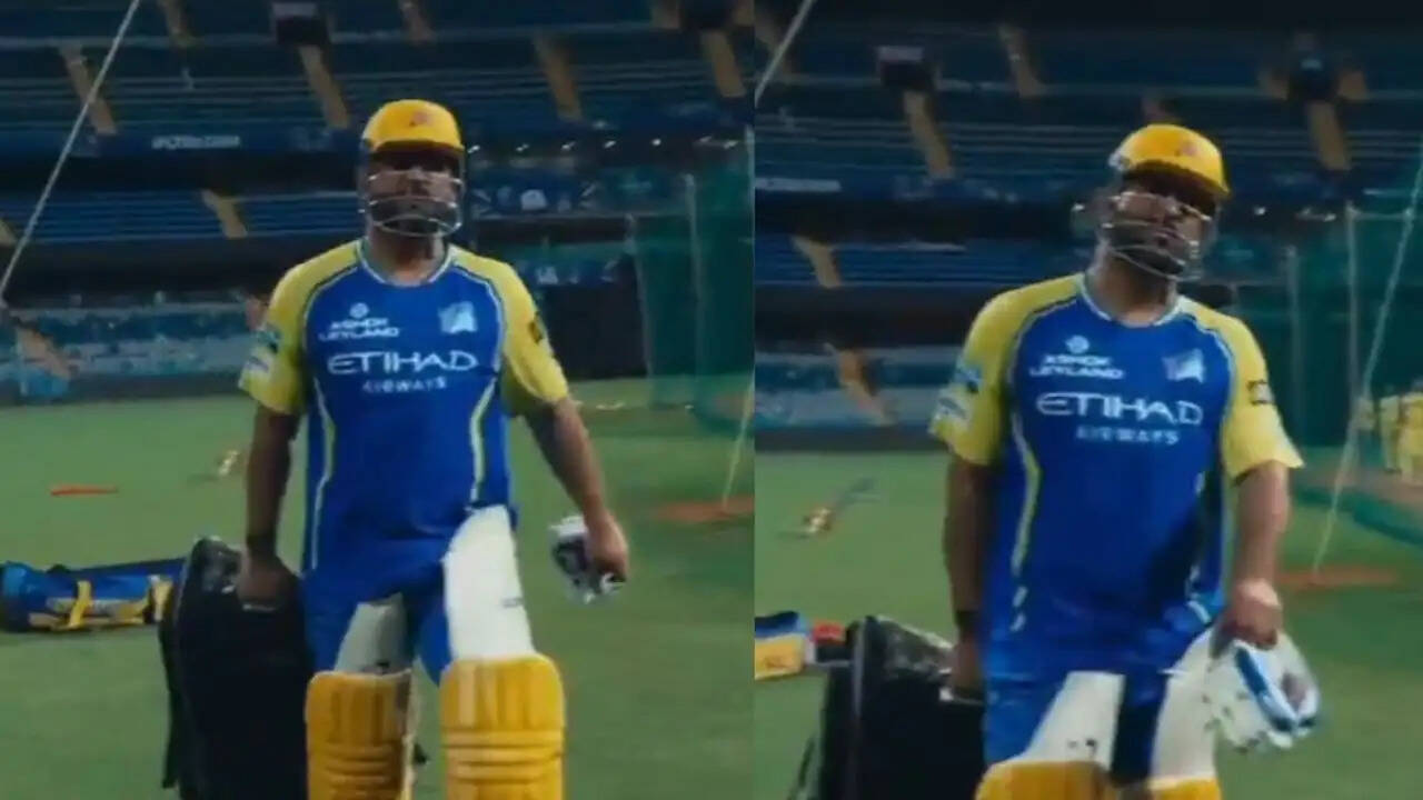 MS Dhoni&rsquo;s Viral Cameraman Moment