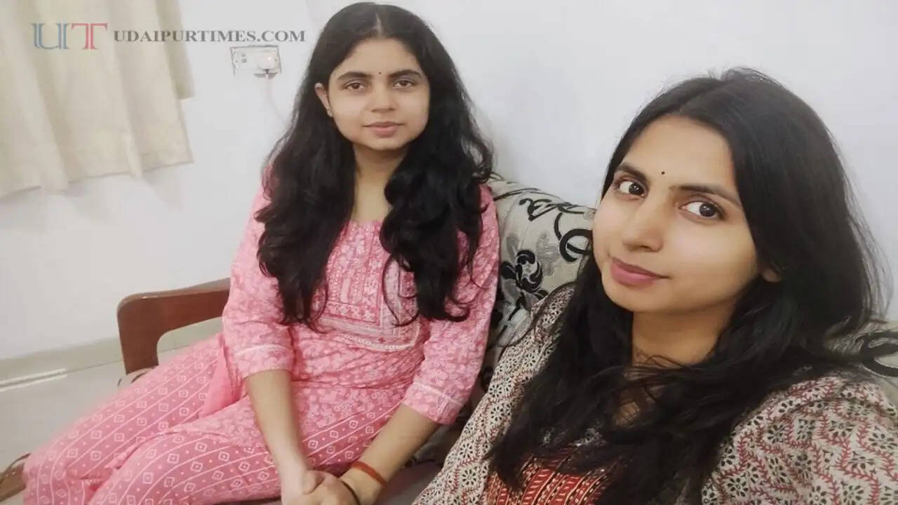 2 सगी बहनों ने 4 बार फेल होने पर भी नहीं मानी हार