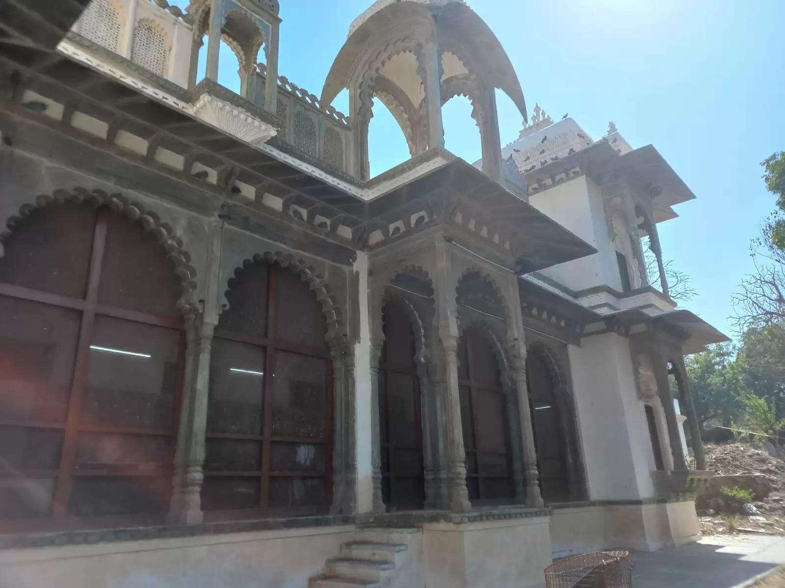 architect of saraswati library udaipur 