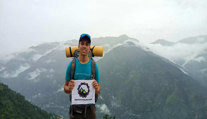 kartik khandelwal udaipur trekker saves buddy at 20000 ft trekking example