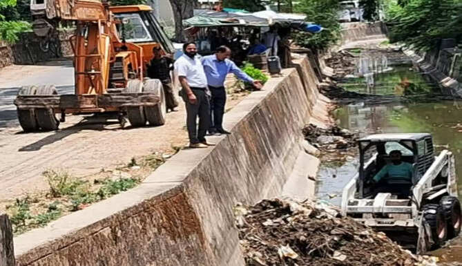 madar canal cleaning