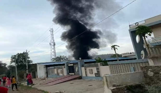 fire in oil factory